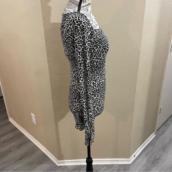 Ann Taylor ruched sides animal print top xs - Picture 2 of 8